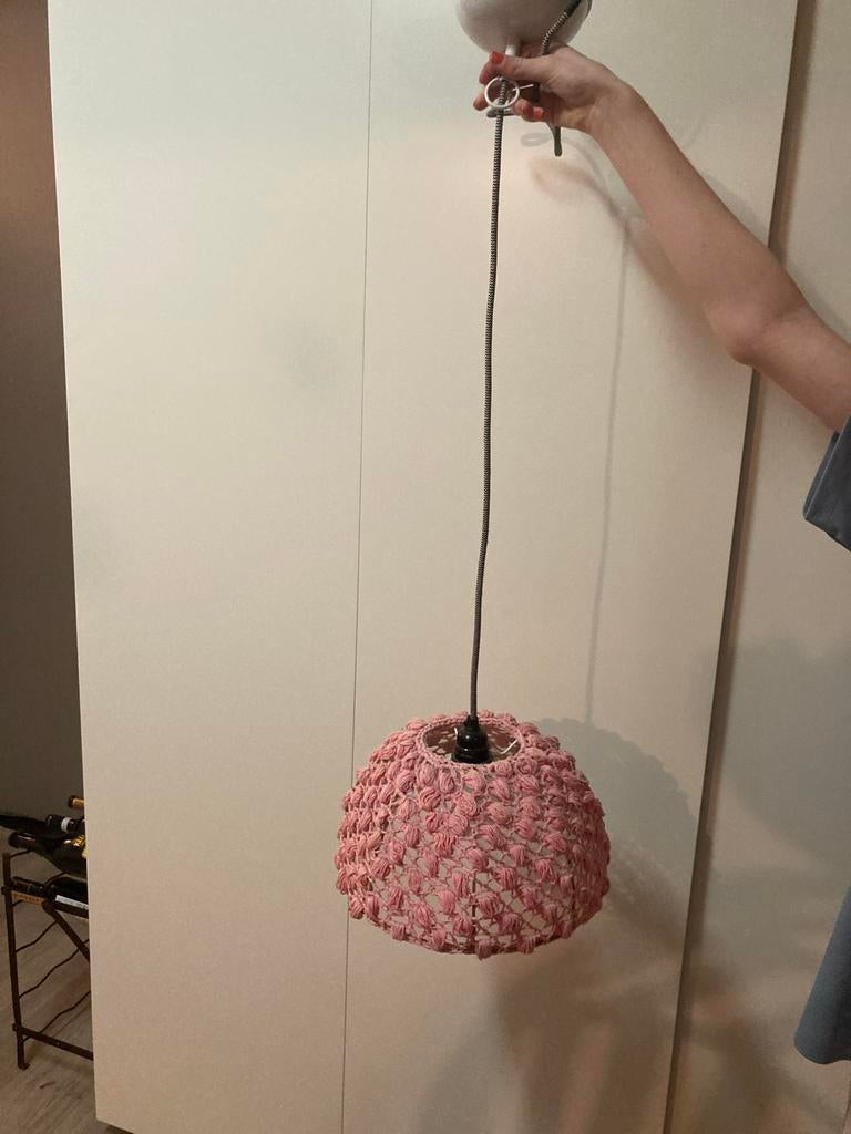 Roze gehaakte hanglamp - sfeervolle verlichting, Ophalen of Verzenden, Zo goed als nieuw, Stof, Minder dan 50 cm