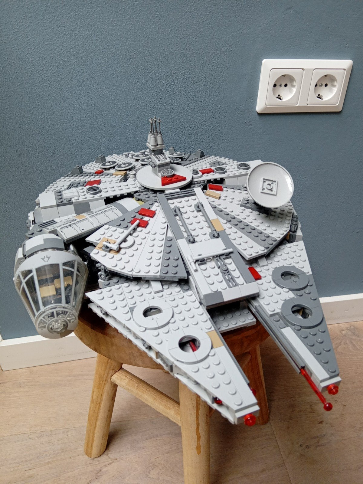 Lego millennium falcon (75257), Verzamelen, Star Wars, Ophalen, Zo goed als nieuw, Actiefiguurtje
