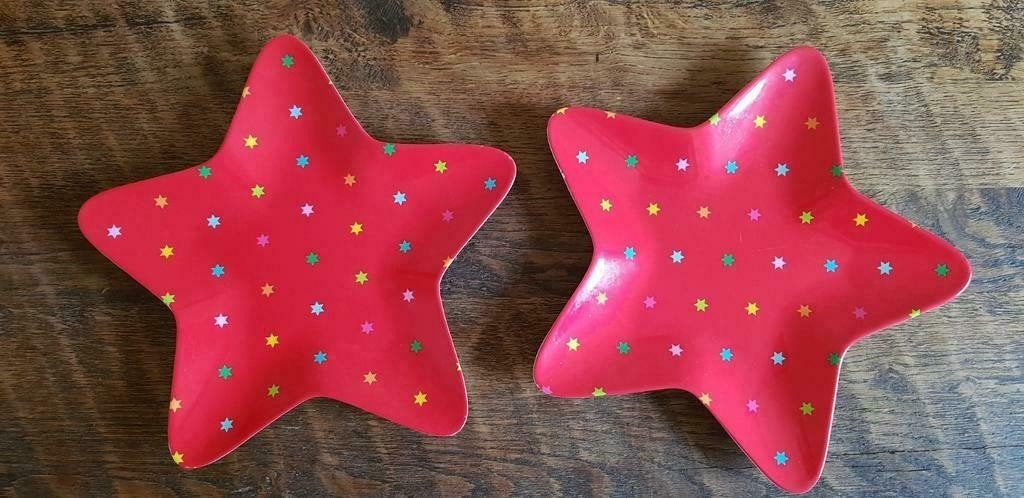 2 hard kunststof rode kerstster bordjes / schaaltjes (21 cm), Ophalen of Verzenden, Zo goed als nieuw