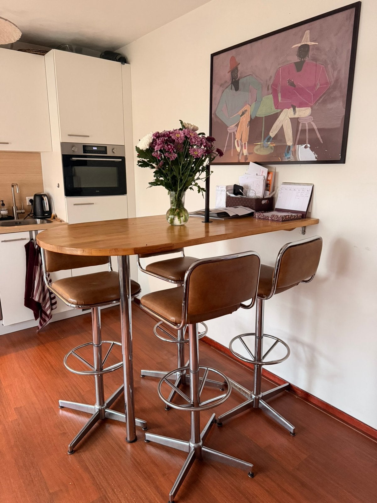 Vintage hoge bar/eettafel hout + 4 leren chrome barkrukken, Ophalen of Verzenden, Gebruikt
