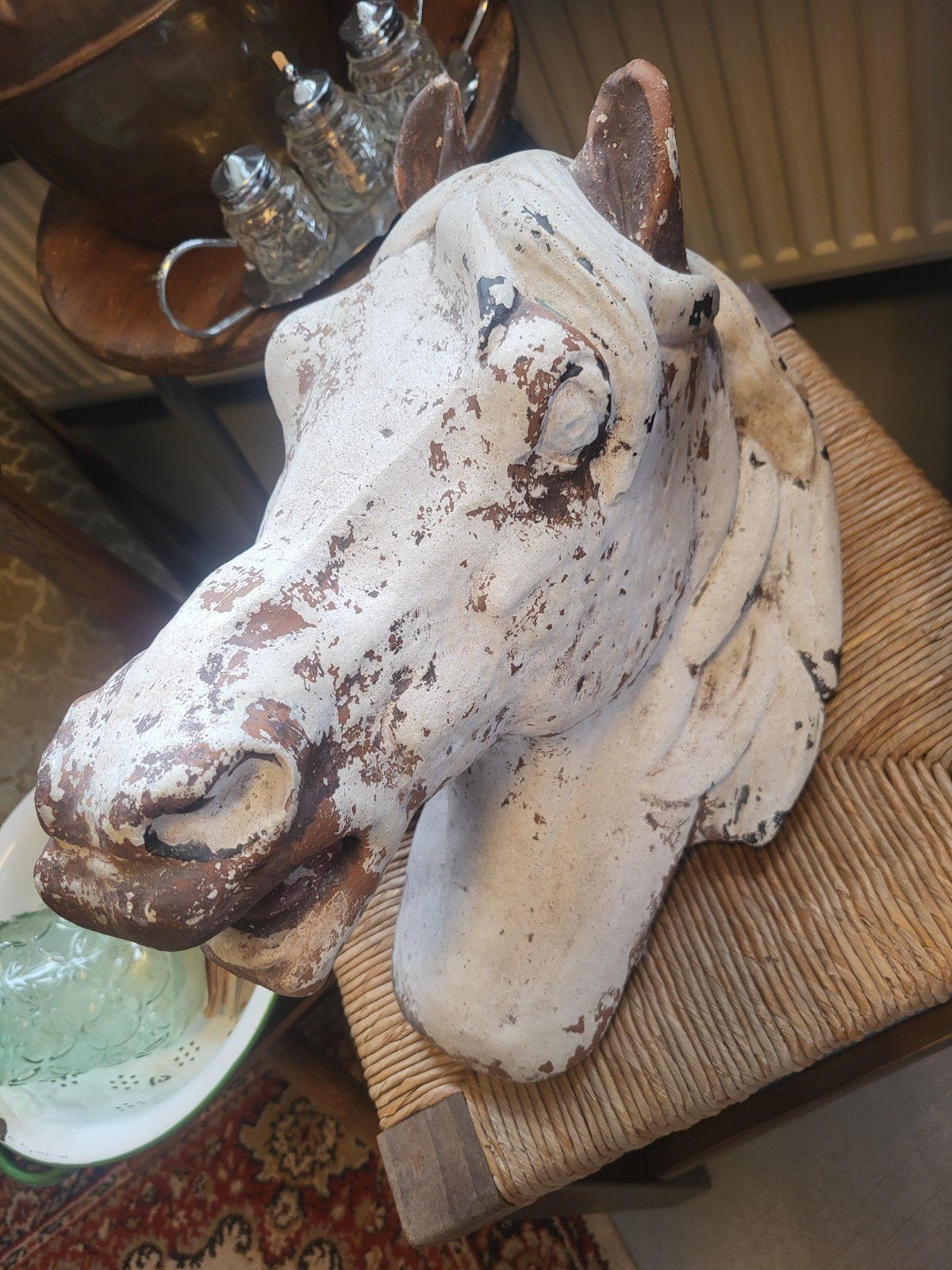 Betonnen paardenhoofd, Ophalen