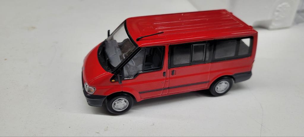 Minichamps 2001 Ford Transit Tourneo, Hobby en Vrije tijd, Modelauto's | 1:43, Ophalen of Verzenden, Zo goed als nieuw, Auto, MiniChamps