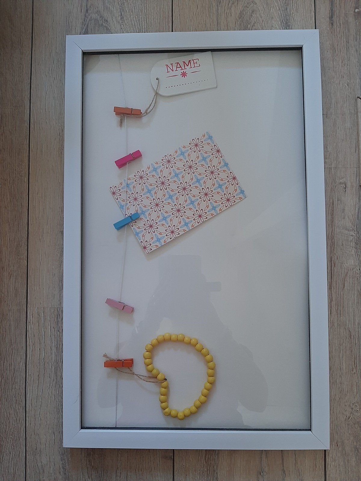 Nieuw! Witte fotolijst met wasknijpers en touw, Ophalen, Hangend, Nieuw, Fotolijst