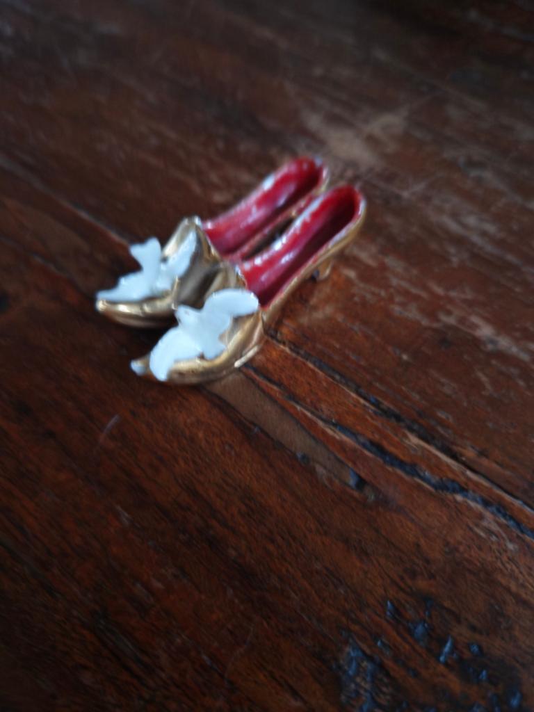 Antieke porseleinen miniatuur schoentjes met duiven, Ophalen of Verzenden