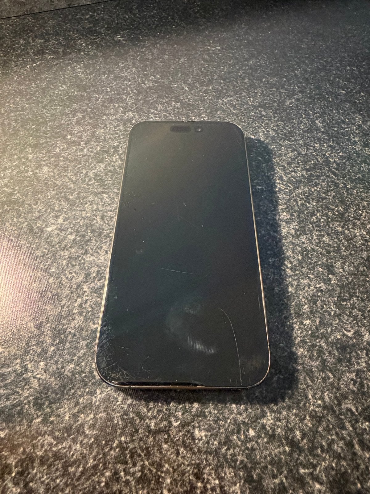 Gebarsten iPhone 15 pro - Werkt nog perfect!