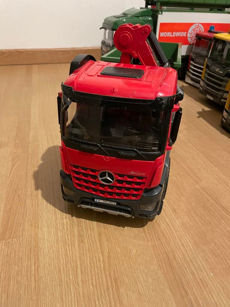 Bruder Mercedes vrachtwagen met hulpkraan, Ophalen of Verzenden, Nieuw