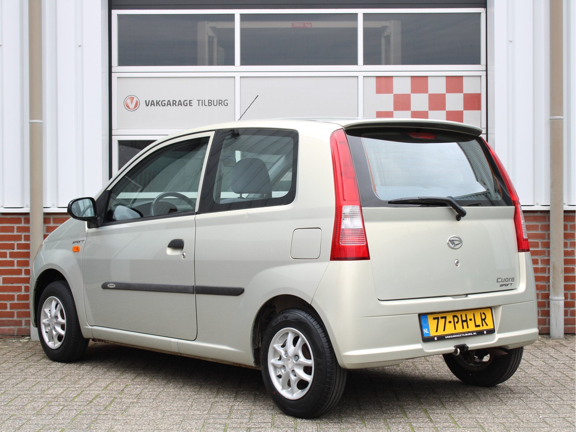 Daihatsu Cuore 1.0-12V Osaka Sport /Achterspoiler/12'LM/Radi, Auto's, Radio, 18 €/maand, Cuore, Beige