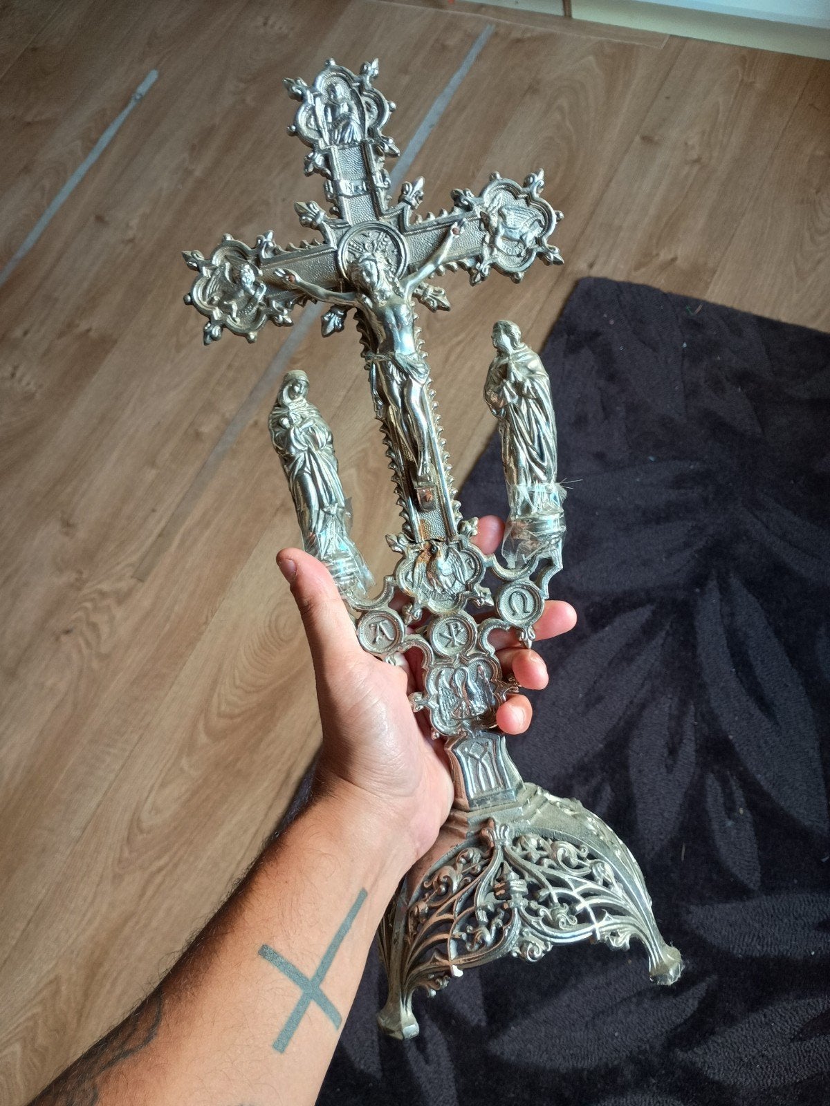 Antiek Kruisbeeld met Corpus en Heiligenbeelden, Antiek en Kunst, Ophalen of Verzenden