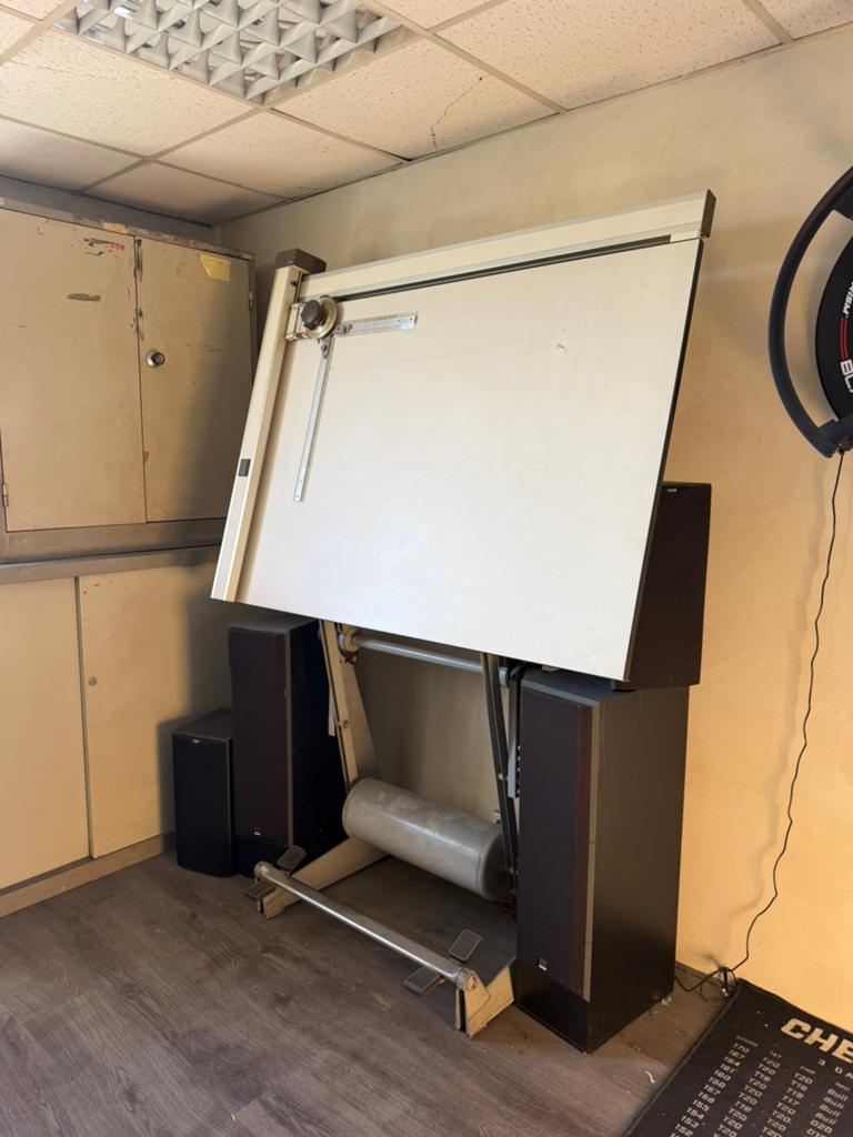 Gratis Vintage isis tekentafel volledig verstelbaar, Ophalen, Zo goed als nieuw