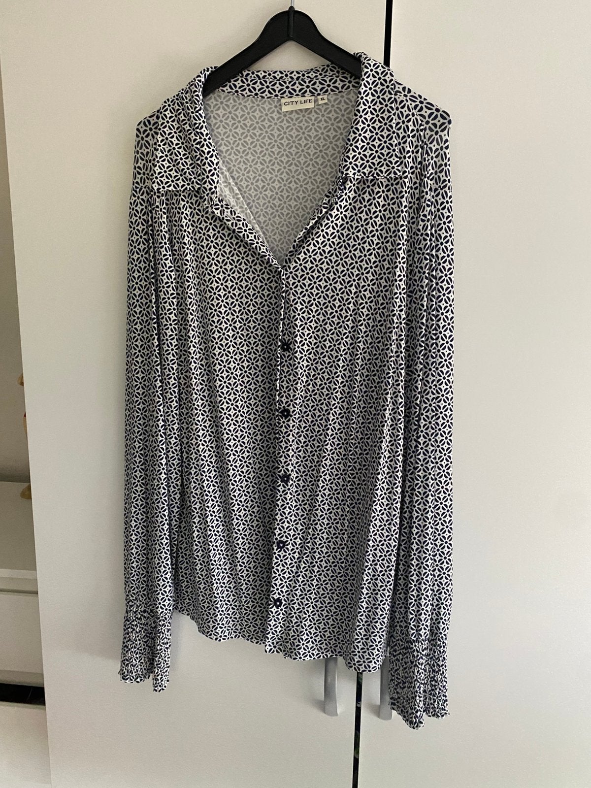 Blauw-Witte blouse van CityLife maat XL, Kleding | Dames, Blouses en Tunieken, Ophalen of Verzenden, Zo goed als nieuw, Maat 46/48 (XL) of groter