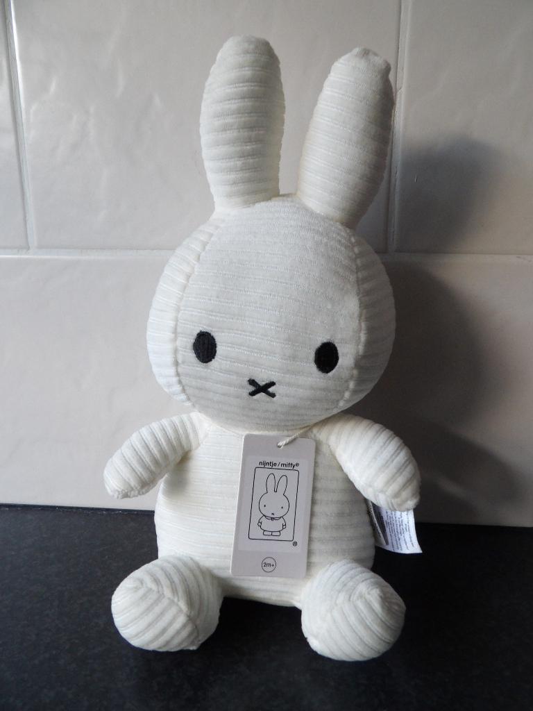 Nieuw met kaartje Nijntje knuffel wit gestreept 33 cm, Kinderen en Baby's, Nijntje, Ophalen of Verzenden, Wasbaar, Middelgroot (20 tot 80 cm)