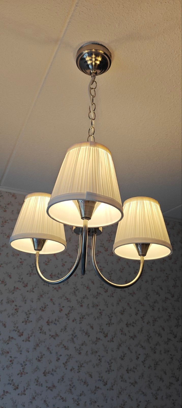Elegante hanglamp met 3 kappen en hanglamp met een kapZo goe, Huis en Inrichting, Ophalen, Zo goed als nieuw, Modern klassiek