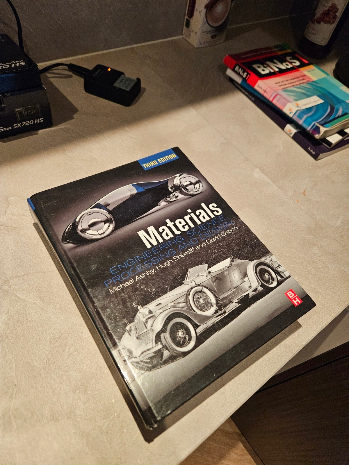 Materials Michael Ashby, Ashby, Zo goed als nieuw, Beta, HBO