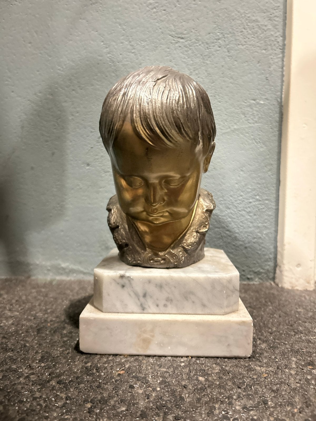Antieke bronzen buste van een kind op marmeren sokkel, Overige onderwerpen, Minder dan 20 cm, Buste, Ophalen of Verzenden