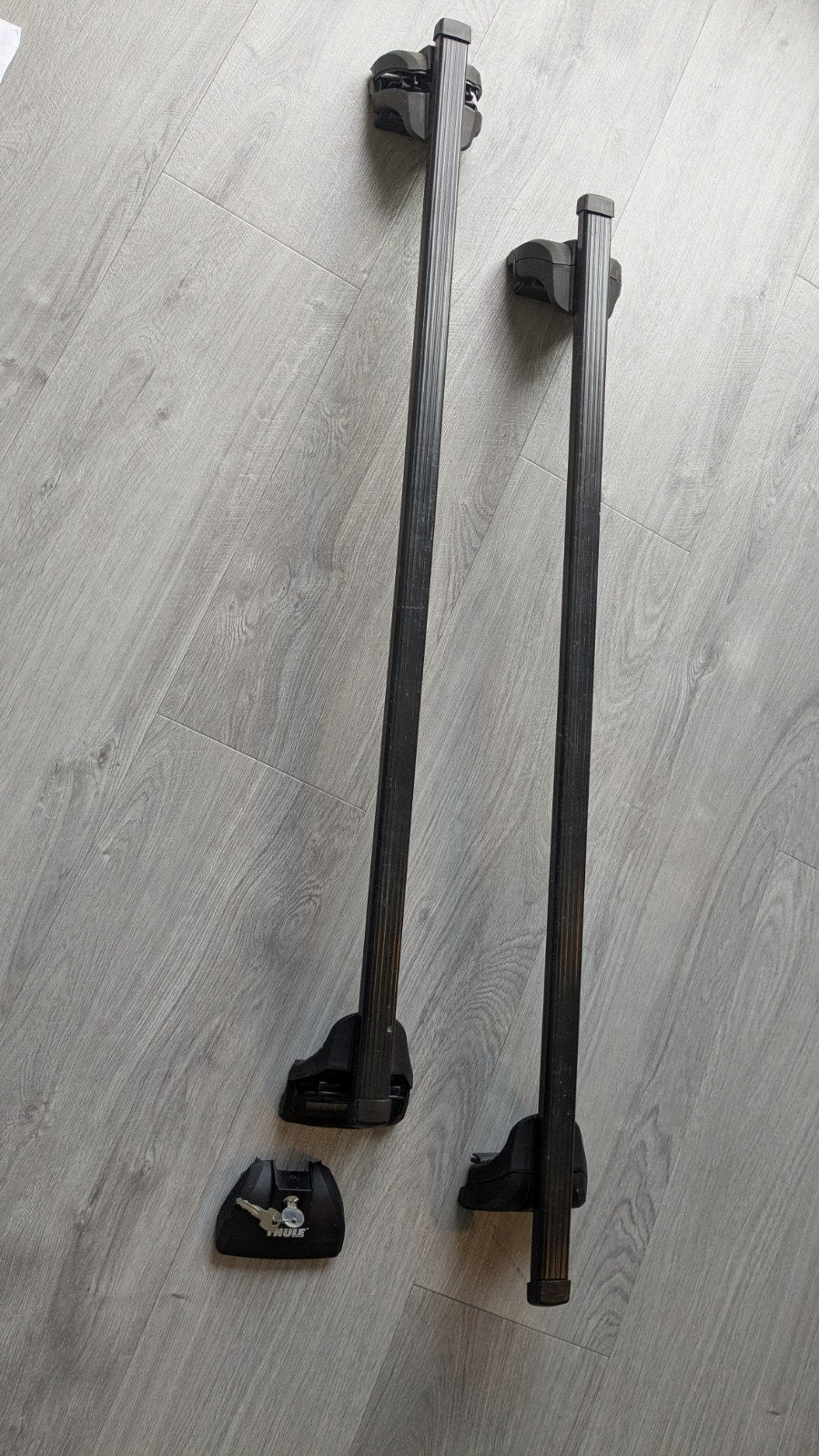 Thule dakdragers met sloten en sleutels, Ophalen, Gebruikt