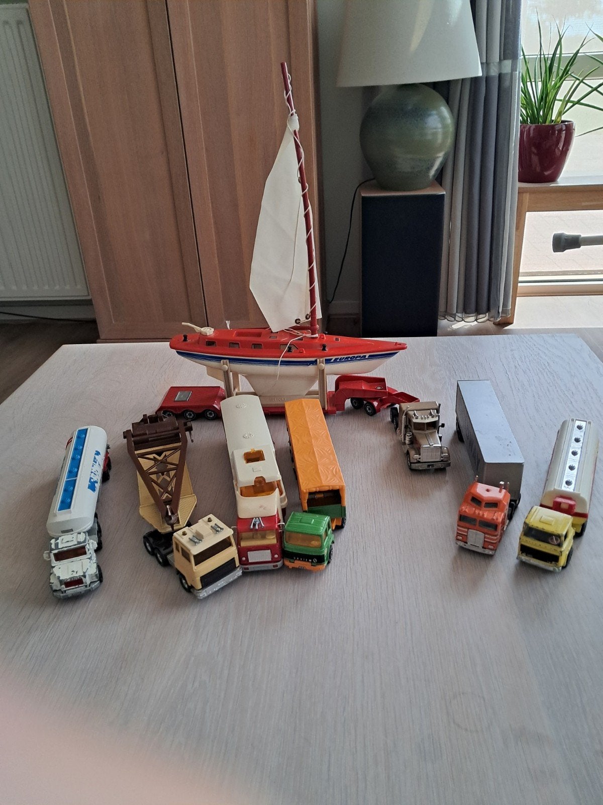 Vintage speelgoed vrachtwagens en zeilboot jaren 70/80, Ophalen of Verzenden, Gebruikt