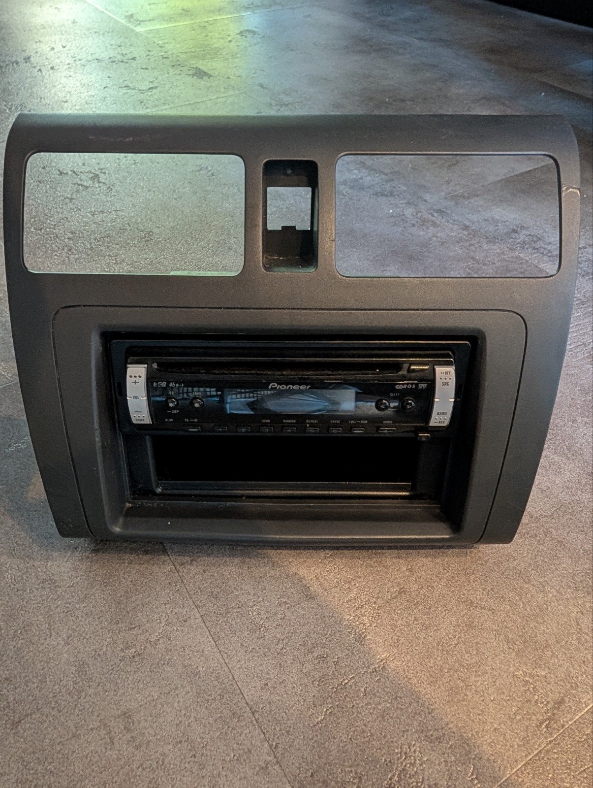 Pioneer M4X8MAX Radio met behuizing voor Suzuki Swift, Ophalen, Gebruikt