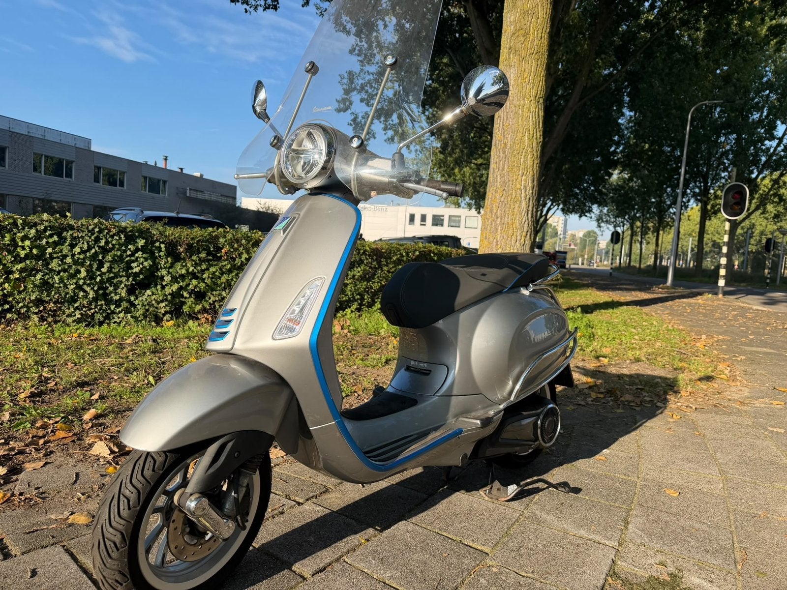 Vespa Elettrica - Zo goed als nieuw, inclusief windscherm, Fietsen en Brommers, Ophalen, Gebruikt, Overige modellen, Maximaal 45 km/u