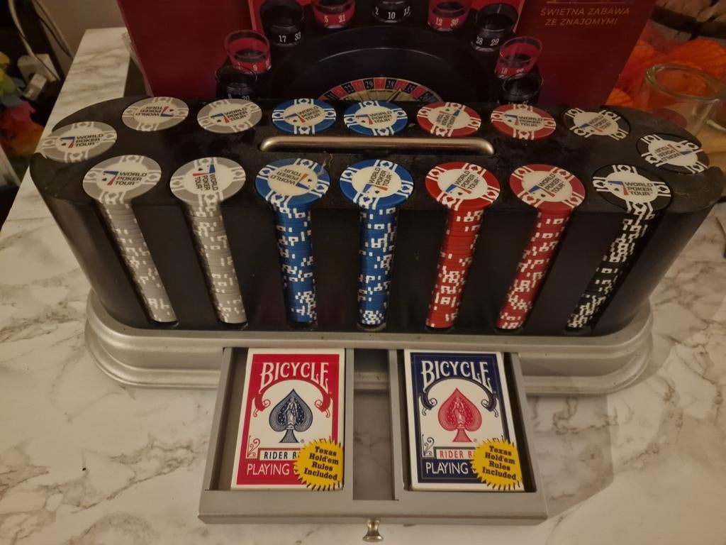 Poker Set met Roulette Drinkspel en Kaarten, Vijf spelers of meer, Ophalen of Verzenden, Gebruikt, Diverse