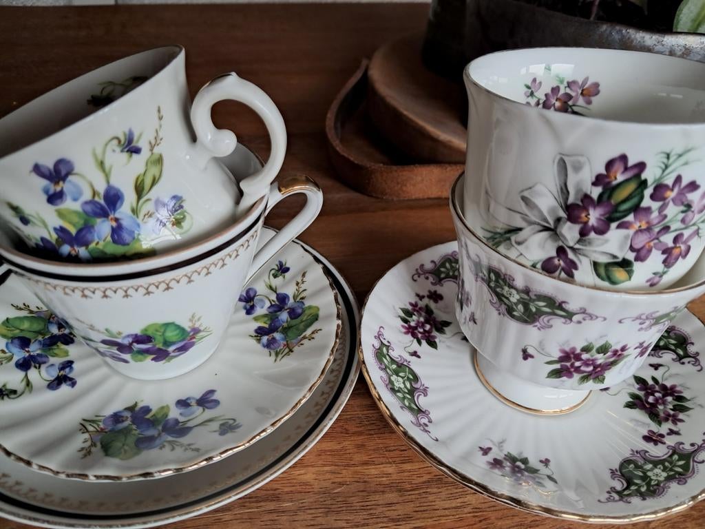 Viooltjes kop en schotels, Antiek en Kunst, Antiek | Servies los, Ophalen of Verzenden