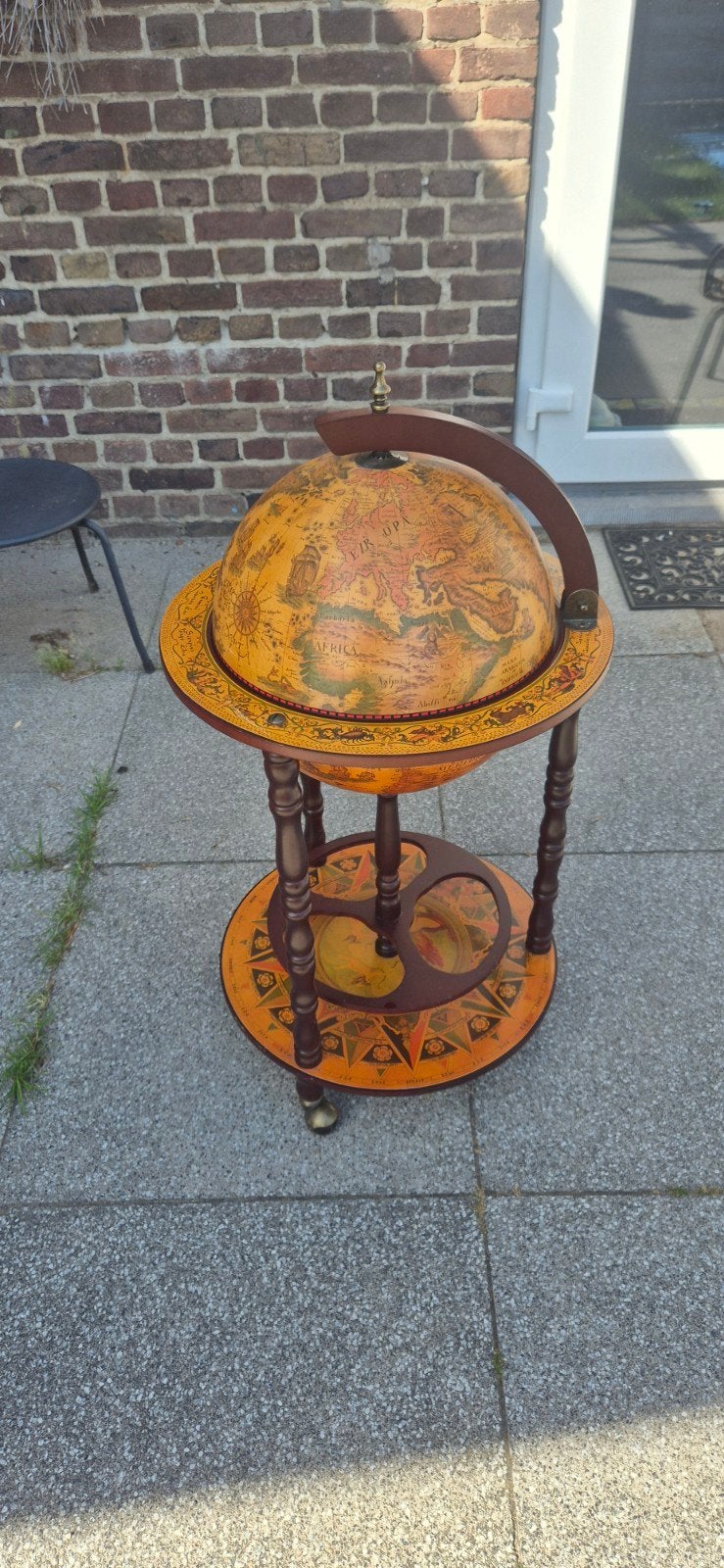 Globebar met drankkastje wereldbol, Ophalen