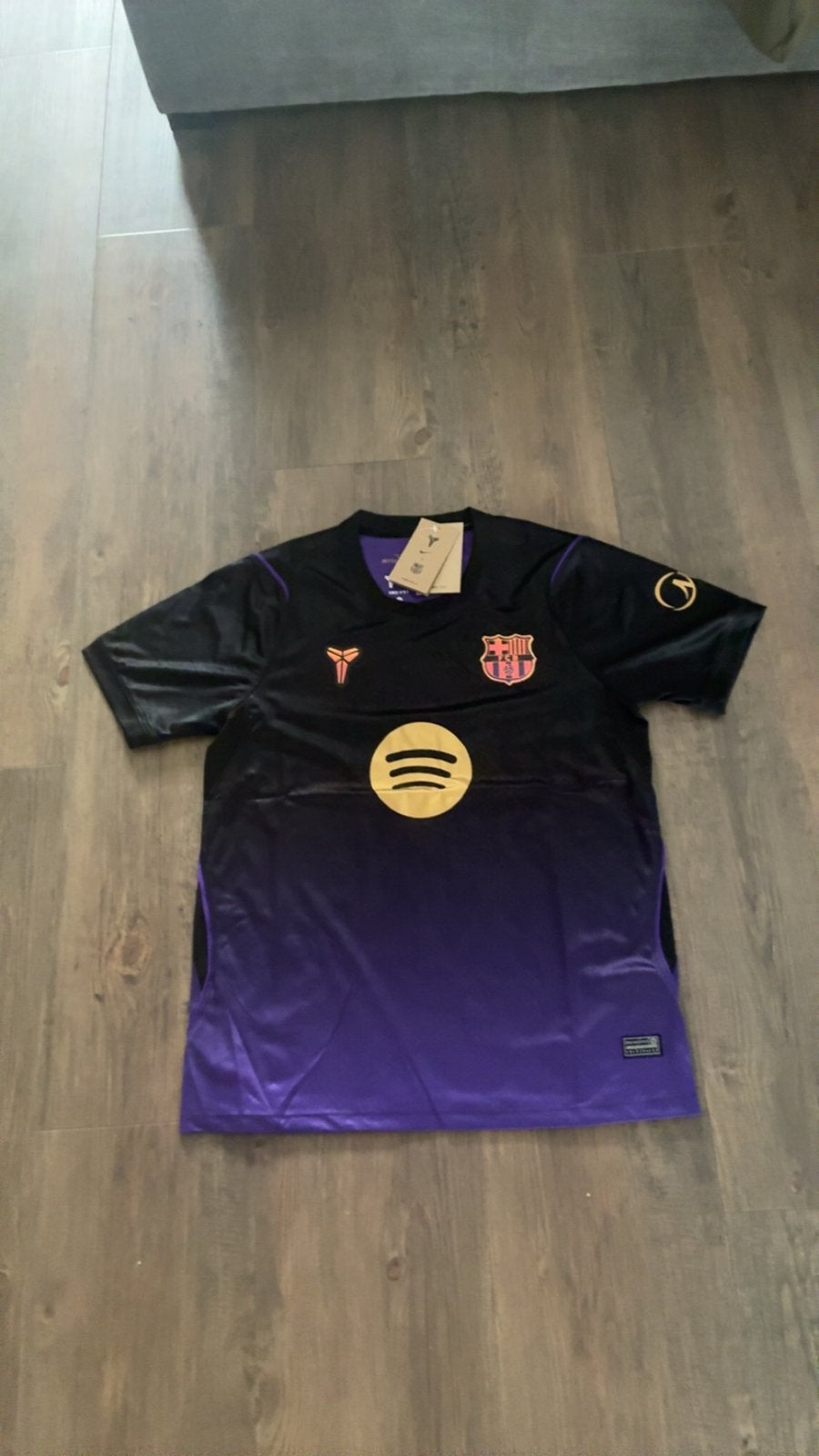 FC Barcelona x Spotify Limited Edition Shirt Maat M, Ophalen of Verzenden, Nieuw, Maat 48/50 (M), Meerkleurig