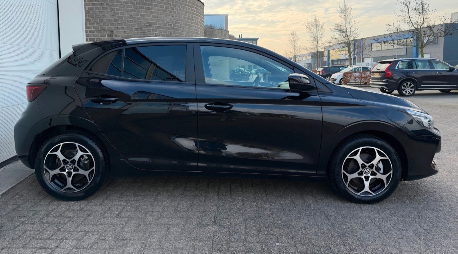 MG 3 1.5 Hybrid+ Aut 2025 Zwart, Auto's, 1498 cc, Zwart, 1283 kg, Leder en Stof