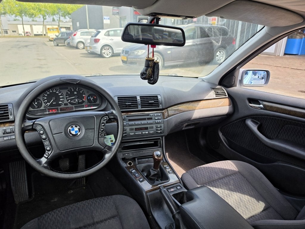 BMW 3-serie 320i Executive 6 Cilinder Opknapper ✅, Auto's, Euro 2, Gebruikt, 1340 kg, 150 pk