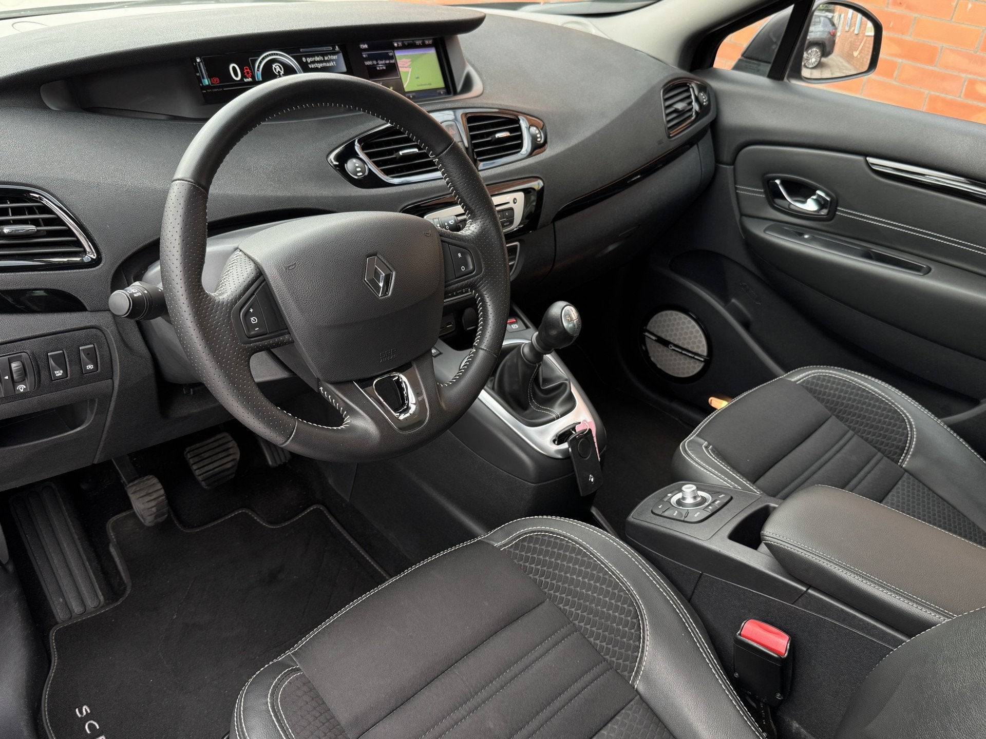 Renault Scénic 1.2 TCe Bose | Trekhaak | Achteruitrijcamera, Auto's, 12 maanden, Gebruikt, 4 cilinders, Bedrijf