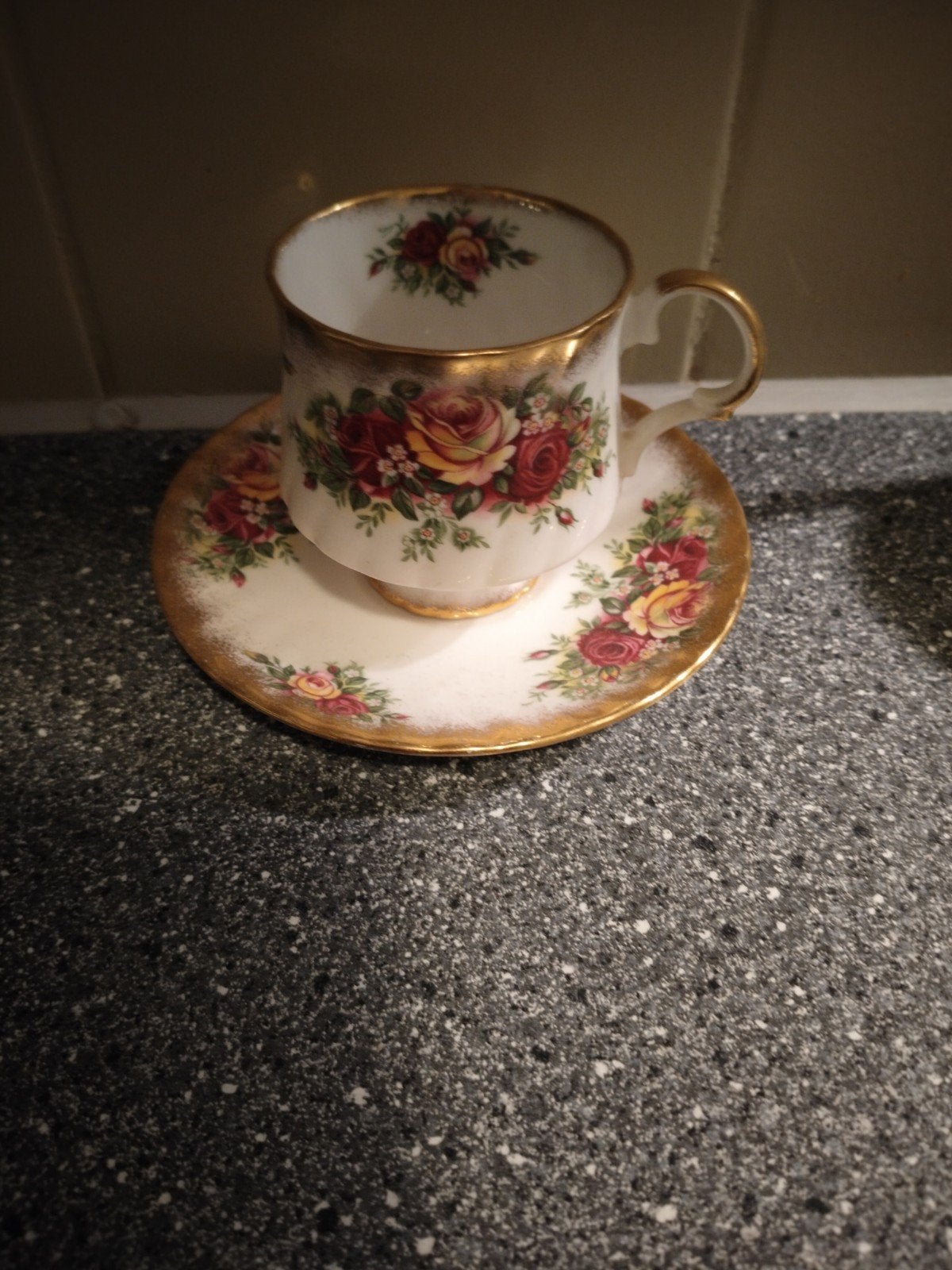 Elizabethan Fine Bone China kop en schotel, Ophalen