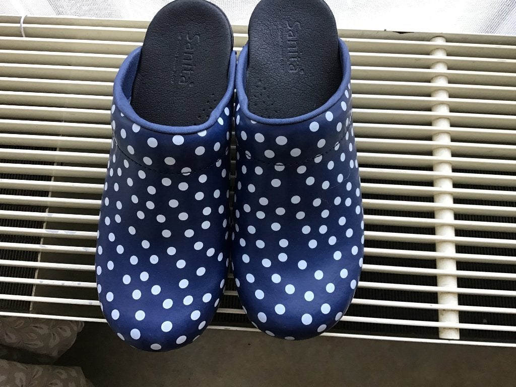 Sanita dames clogs blauw met witte stippen maat 39, Ophalen, Blauw, Overige typen, Zo goed als nieuw