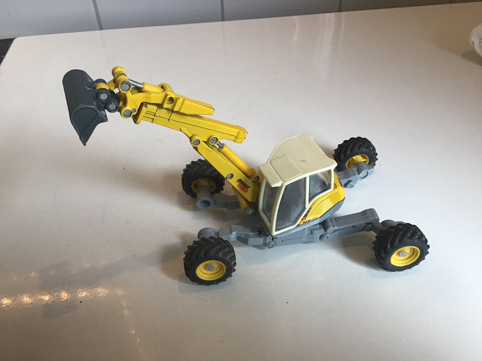 SIKU: Menzi Muck M545 sieper, Graafmachine, Ophalen of Verzenden, Gebruikt, Overige typen, SIKU