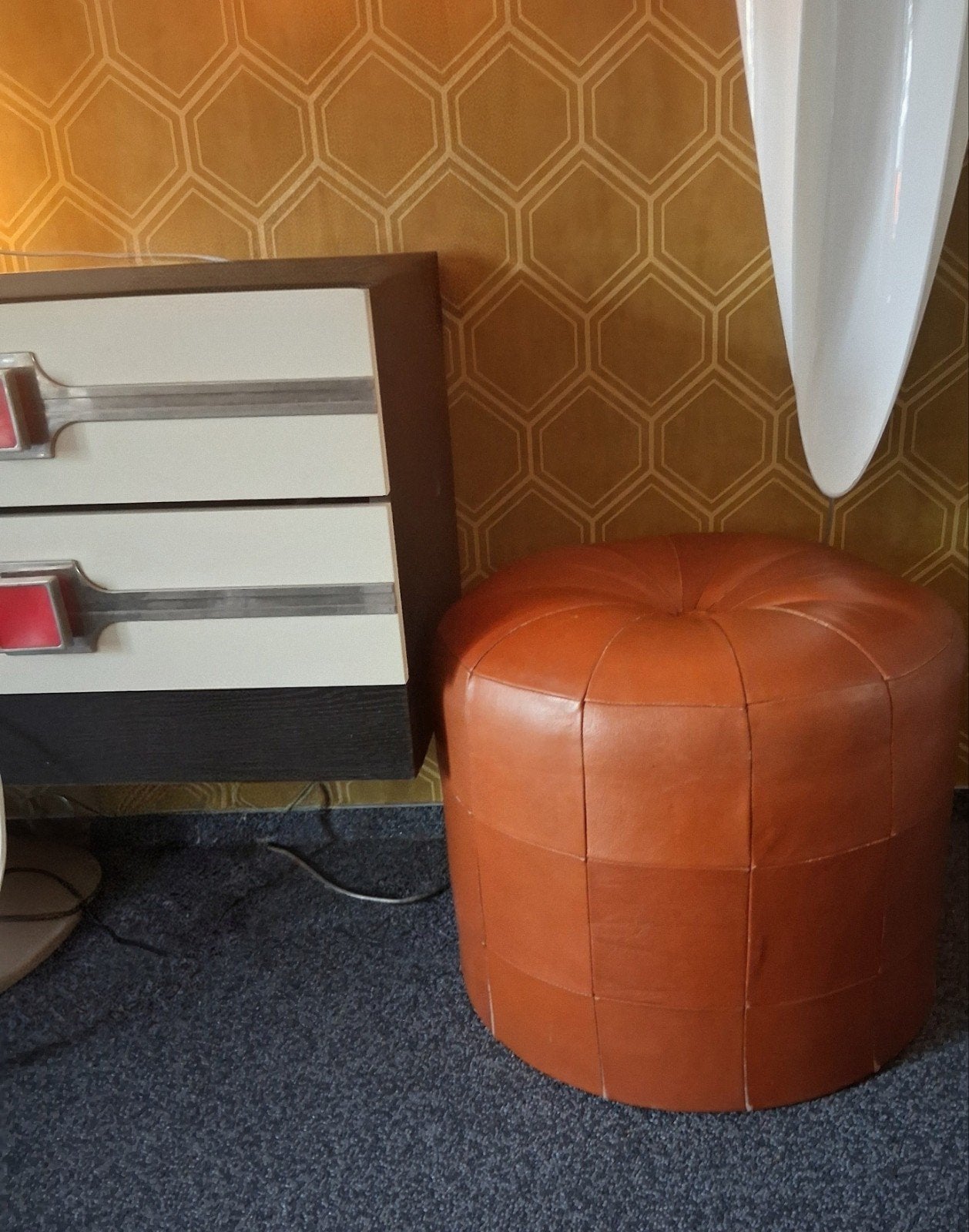 Vintage Leren Patchwork Poef–cilindrisch  Hocker/ Voetenbank, Modern, Klassiek, Leer, Ophalen of Verzenden, Zo goed als nieuw