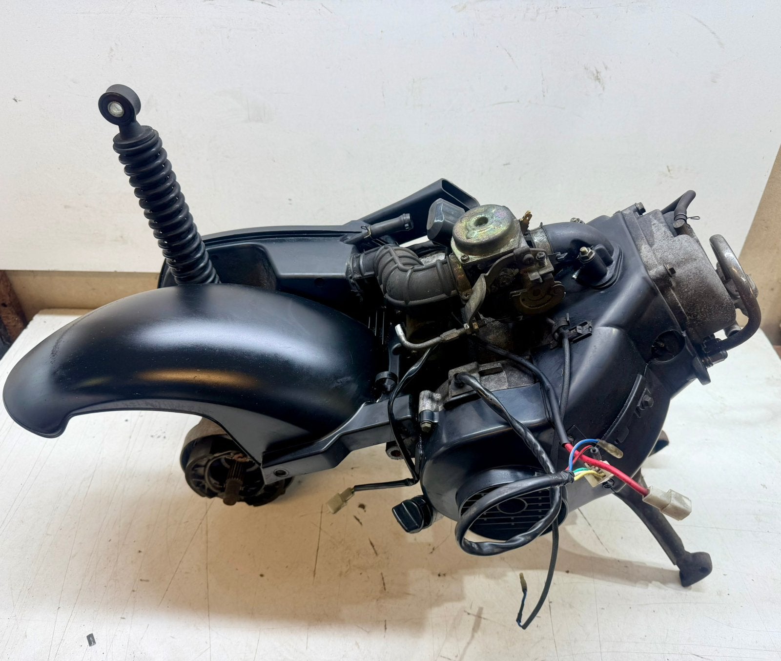 Veel onderdelen Peugeot Kisbee 2017 brom met 9K gedraaid, Nx scooterparts, Gebruikt, Info@nxscooterparts.com, Kap