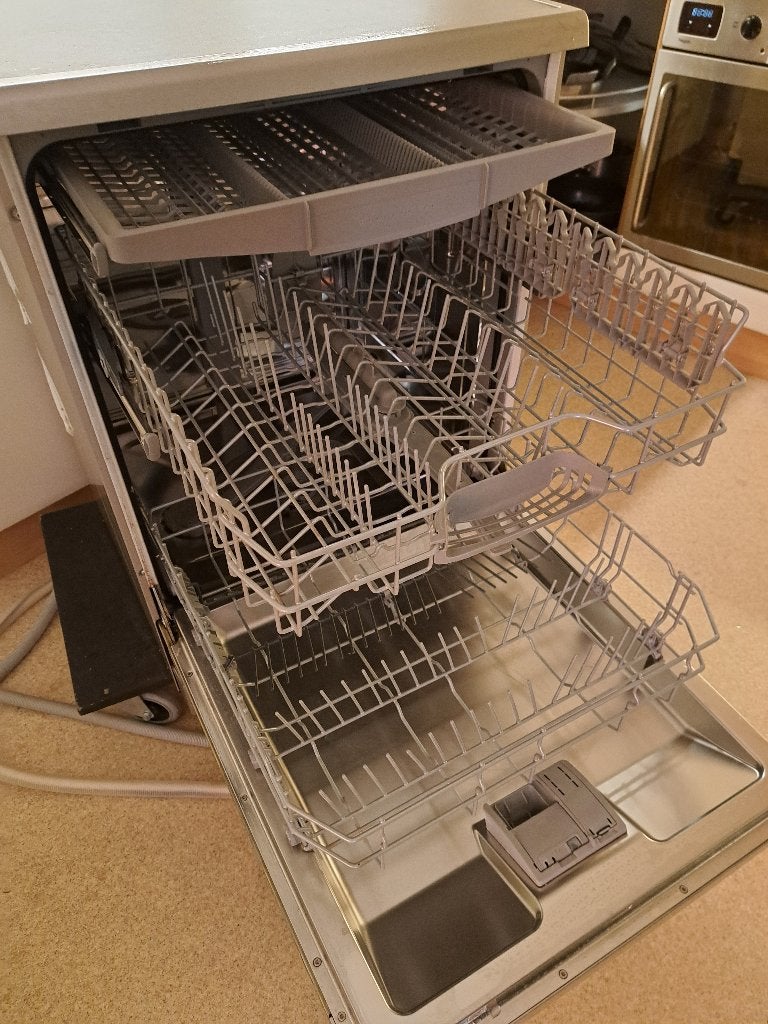 Te Koop weinig gebruikte Bosch afwasmachine, Witgoed en Apparatuur, Vaatwasmachines, Ophalen, Minder dan 85 cm, Minder dan 10 liter