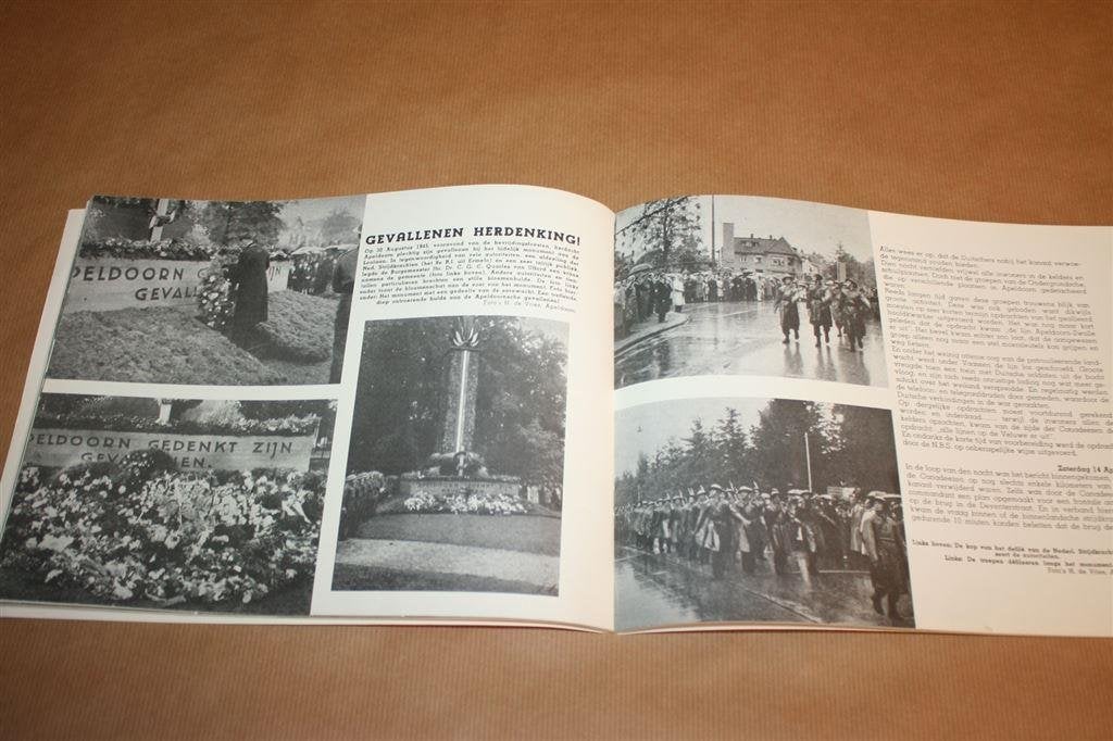 Herinnerings-album gewijd aan de bevrijding van Apeldoorn., Boeken, Ophalen of Verzenden, Gelezen