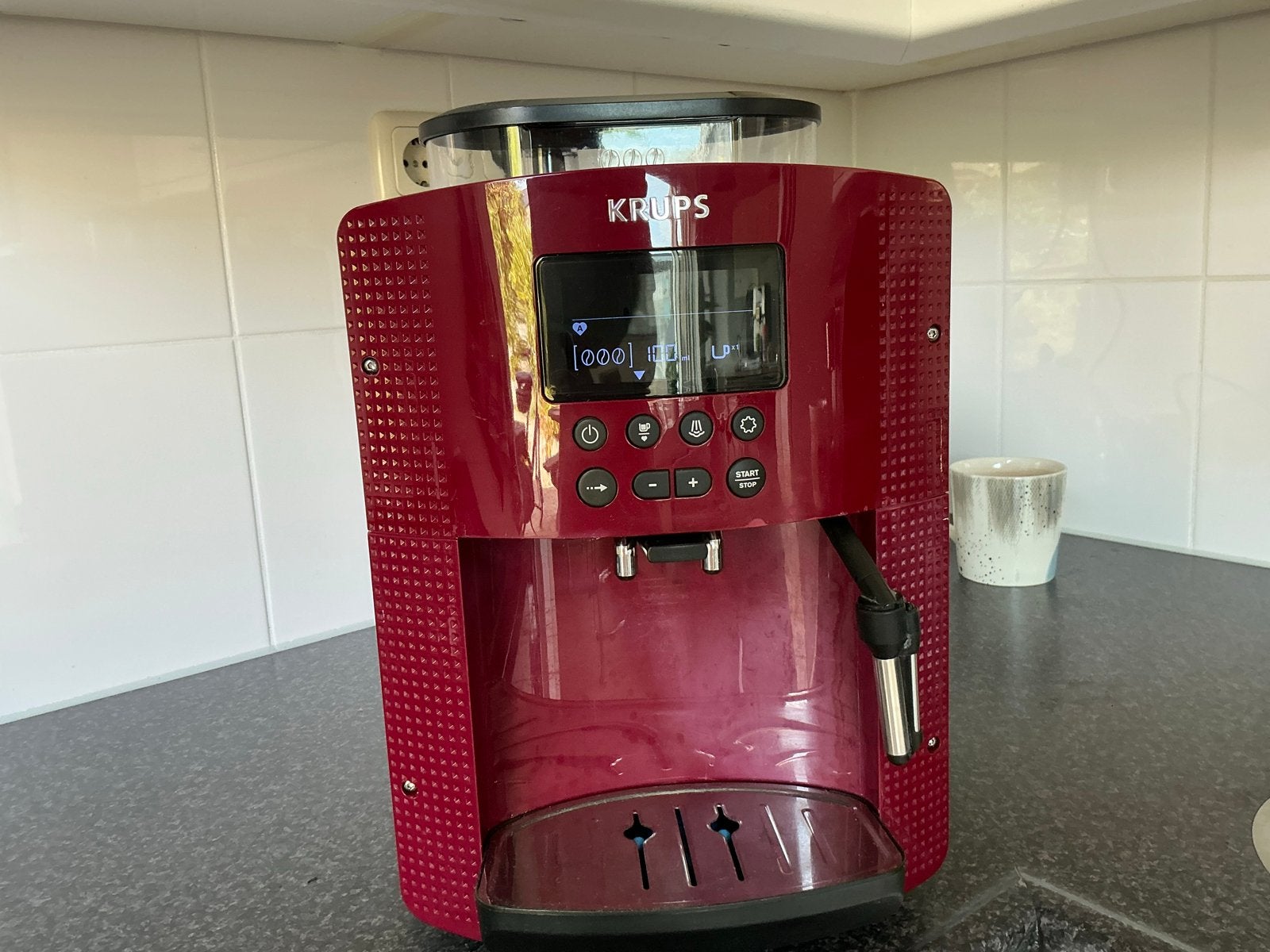 Krups EA 815 Volautomatische Espressomachine - Rood, Afneembaar waterreservoir, 10 kopjes of meer, Koffiemachine, Refurbished