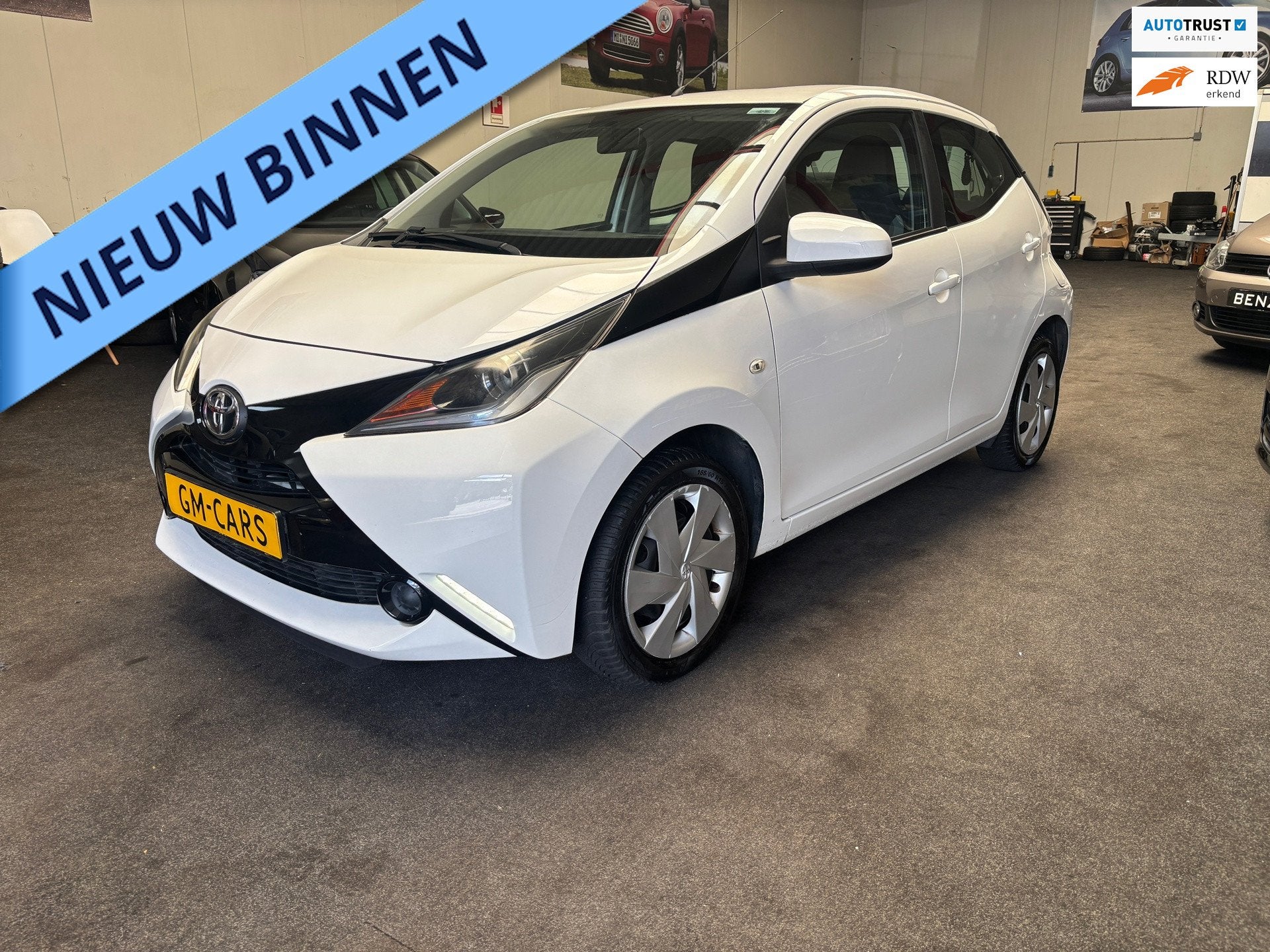 Toyota Aygo 1.0 VVT-i x-cite CRUISCONTROL &BLUETOOTH & AIRCO, Voorwielaandrijving, Stof, Gebruikt, Zwart