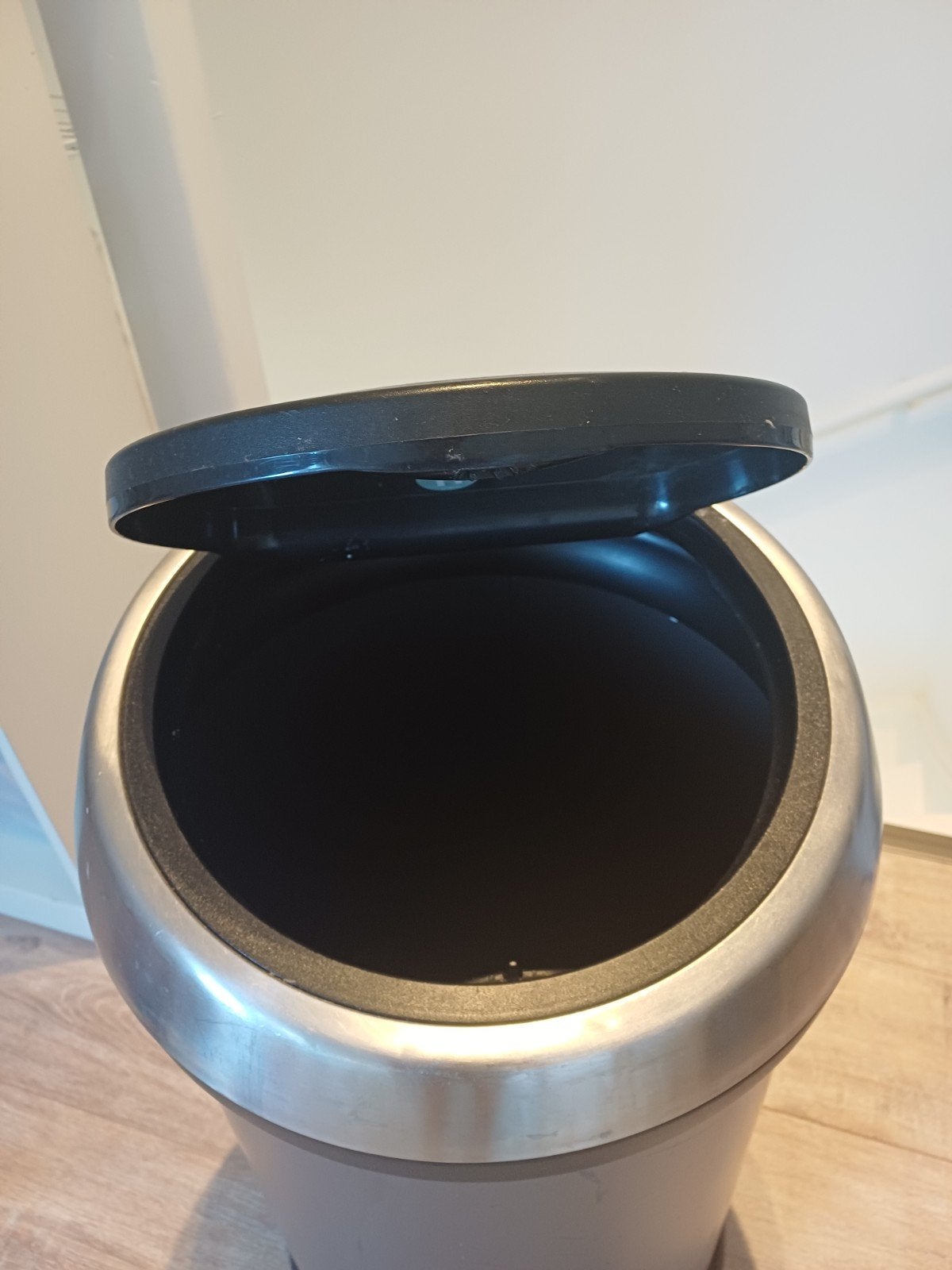 Foto 2 van brabantia touch bin 60 l