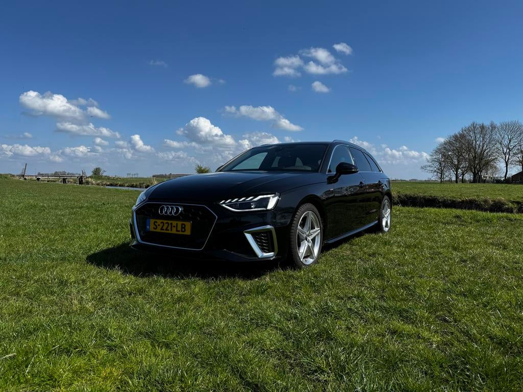 Audi A4 avant 35 Tfsi S-Line, Auto's, 15 km/l, Zwart, 4 cilinders, Zwart