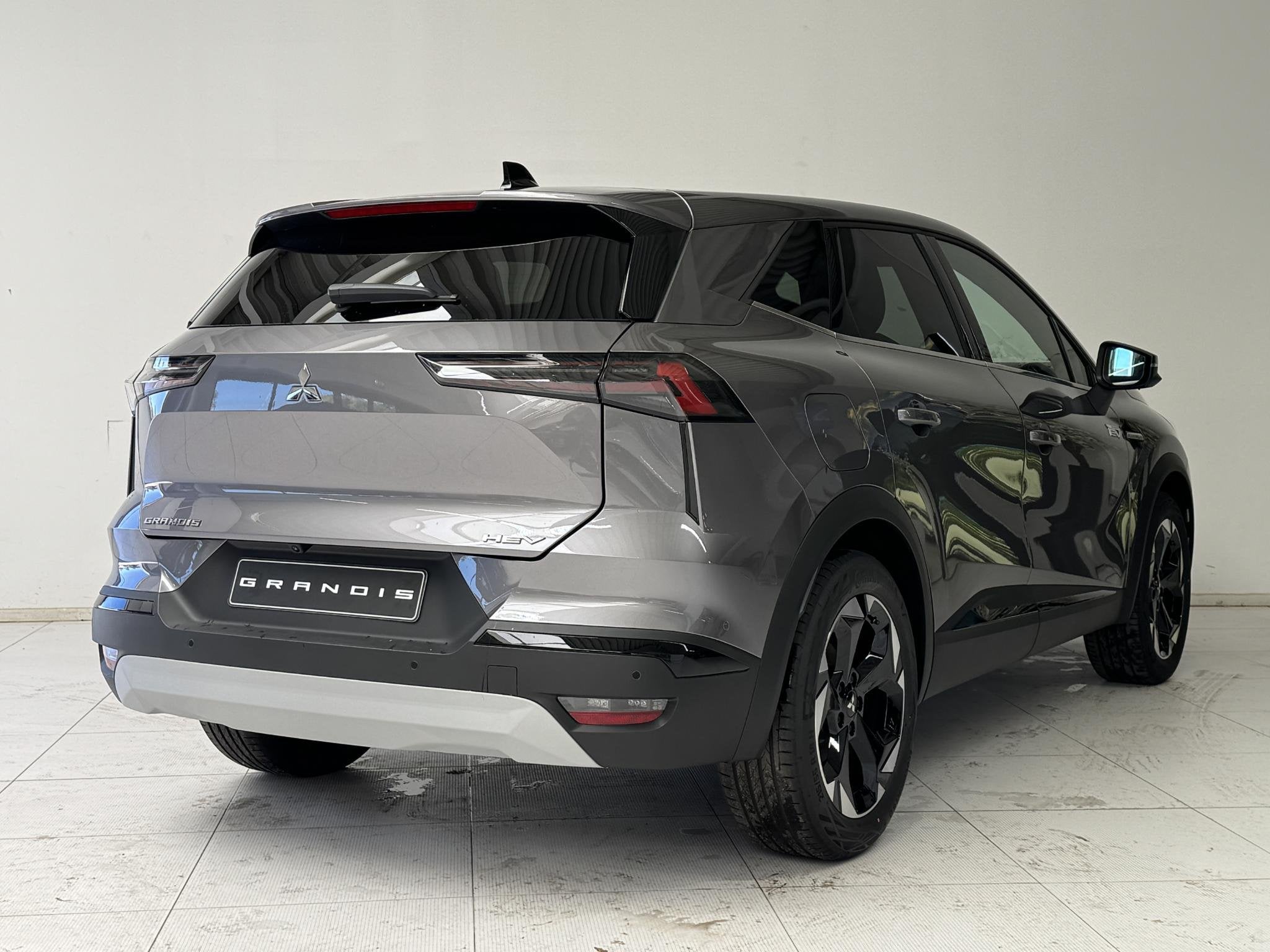 Mitsubishi Grandis 1.8 HEV Intense+ NIEUW UIT VOORRAAD LEVER, Auto's, 1789 cc, Met garantie (alle), Leder en Stof, Bedrijf