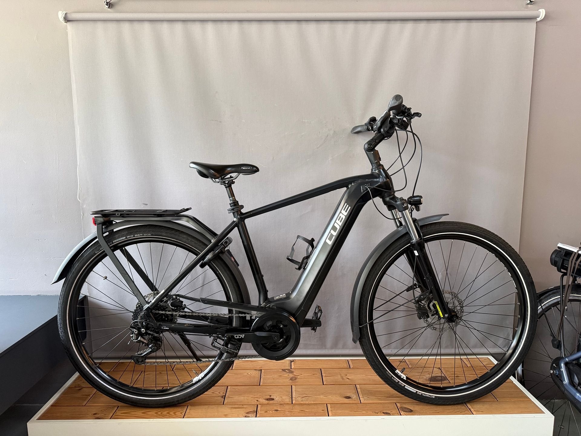 Elektrische herenfiets CUBE TOURING PRO BOSCH PERFORMANCE, -, -, Zo goed als nieuw, 51 tot 55 cm