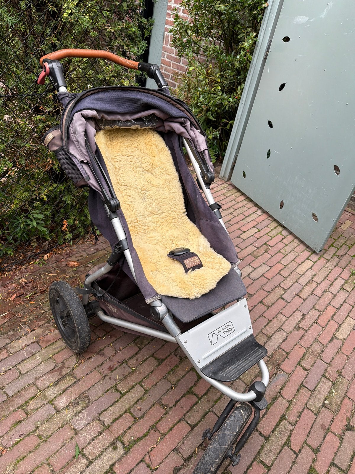 Mountain Buggy met luchtbanden en schapenvacht, Ophalen, Zo goed als nieuw, Overige merken