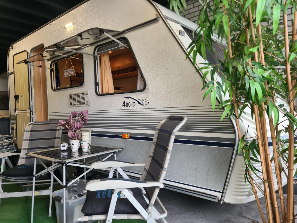 BEYERLAND VITESSE 400 DB / A MOVER / VOORTENT, Caravans en Kamperen, Kachel, Bedrijf, Treinzit, 750 - 1000 kg
