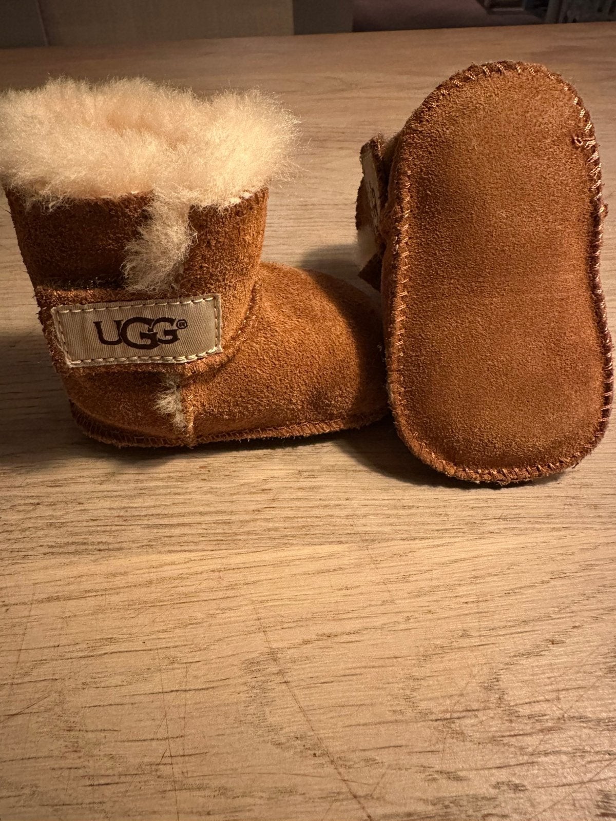 UGG slofjes maat 16, Ophalen, Zo goed als nieuw, Jongetje of Meisje, Slofjes