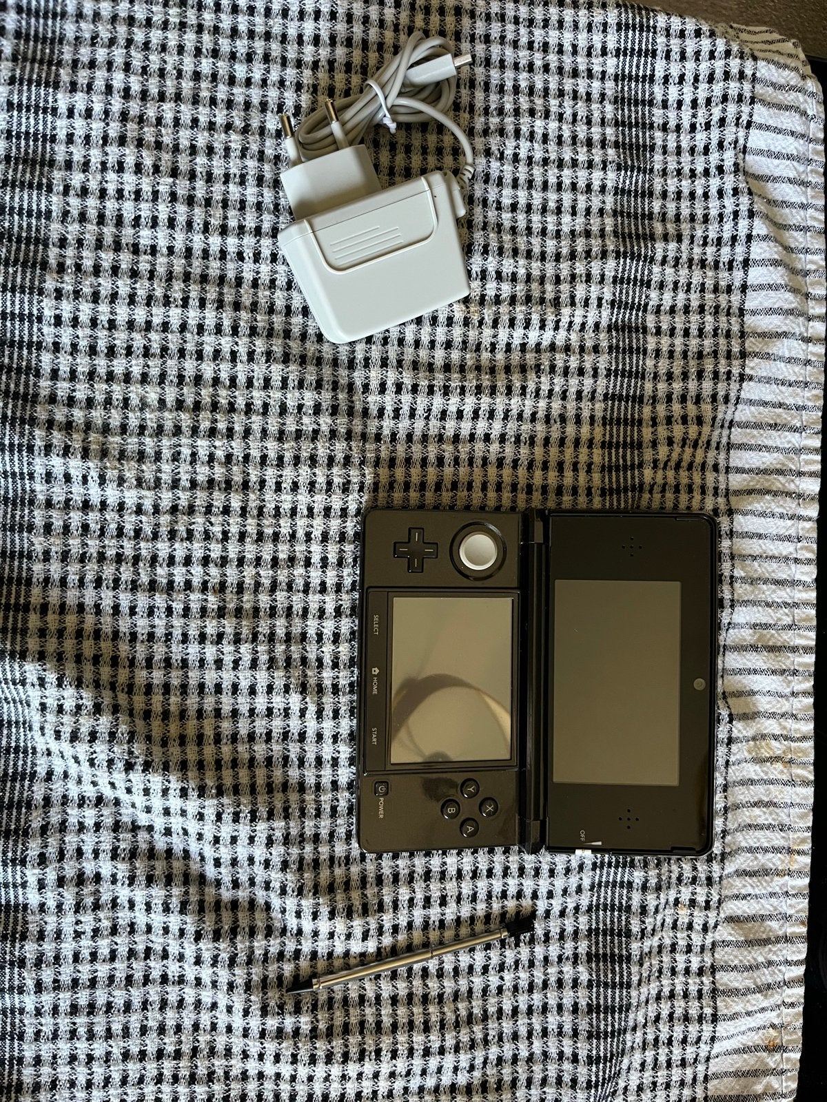 Nintendo 3DS Zwart met oplader en stylus, Ophalen, Gebruikt, Zwart, 3DS XL