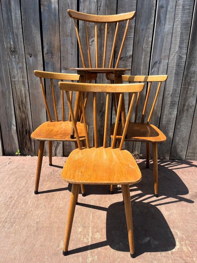 Vintage Scandinavische spijlenstoelen (100 op voorraad), Bruin, Ophalen of Verzenden, Vijf, Zes of meer stoelen, Hout