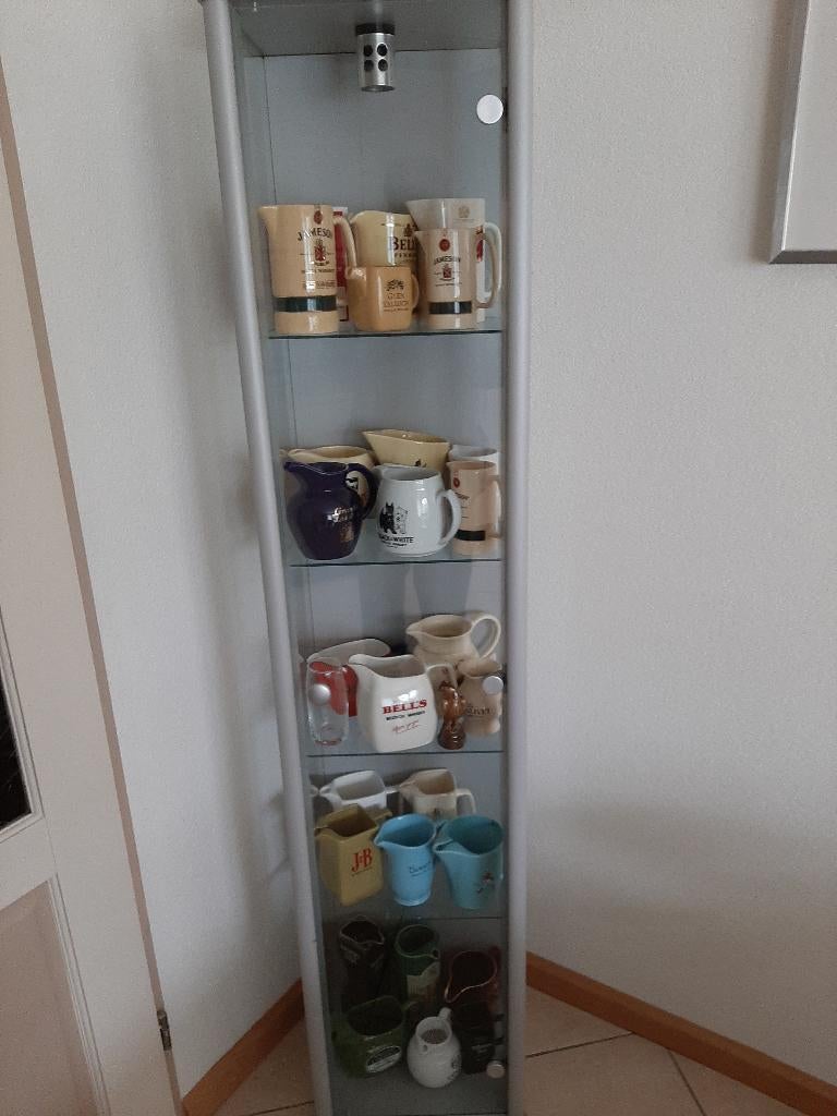 Whisky kannen compleet met vitrine kast, Ophalen, Zo goed als nieuw, Gebruiksvoorwerp
