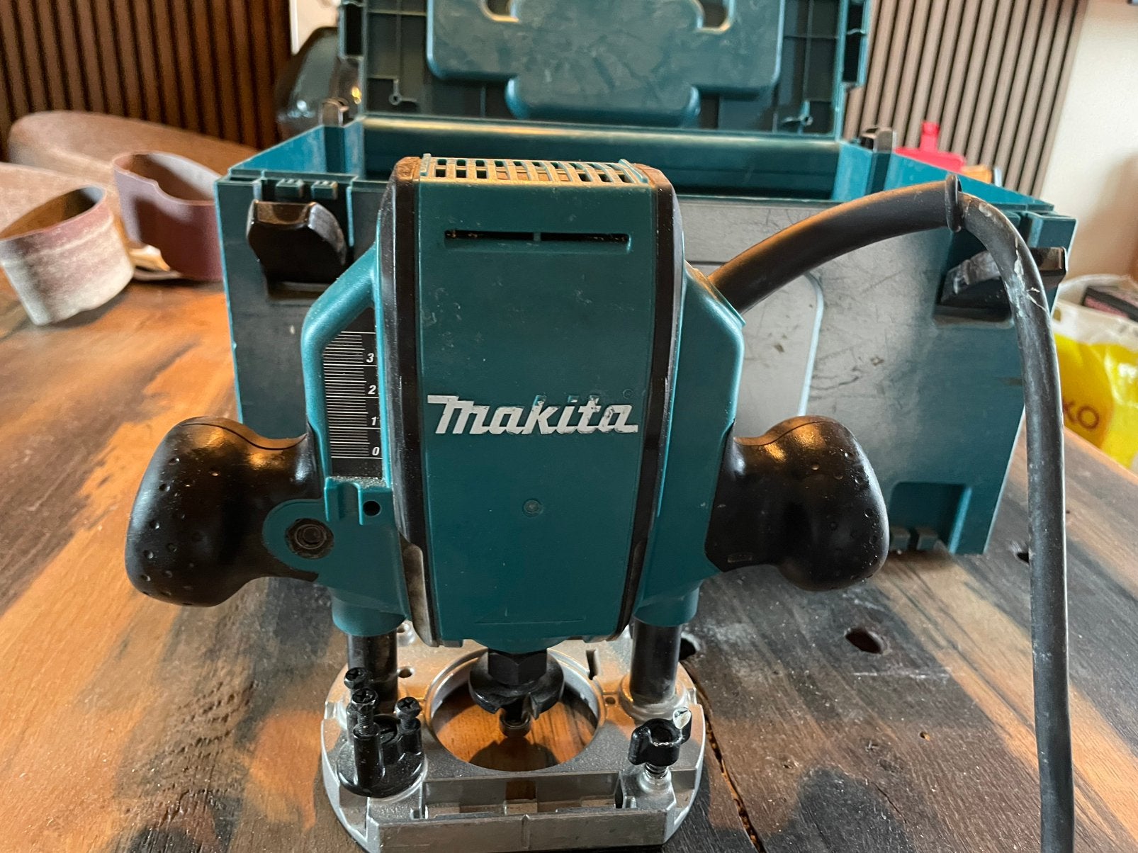 Boven frees makita, Doe-het-zelf en Verbouw, Gereedschap | Freesmachines, Ophalen, Zo goed als nieuw, Accu, Bovenfrees