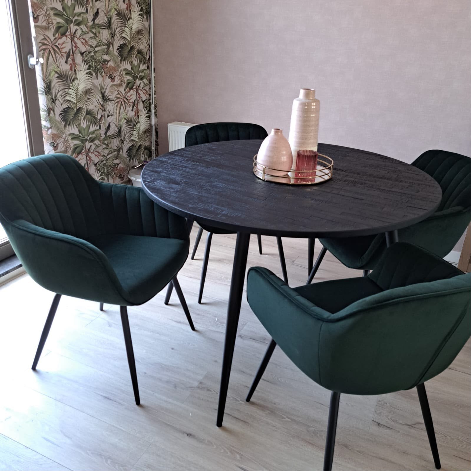 Zuiver Mo 110 cm ronde Eettafel Zwart Teakhout, Ophalen, Zo goed als nieuw, Vier personen, Teakhout